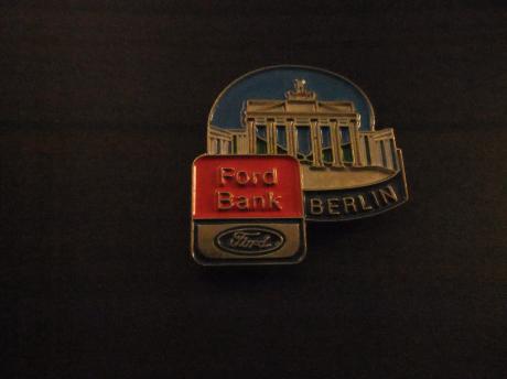 Ford Bank Ford Credit autofinanciering ( Brandenburger Tor )vroeger was hier de grens tussen oost en west Berlijn